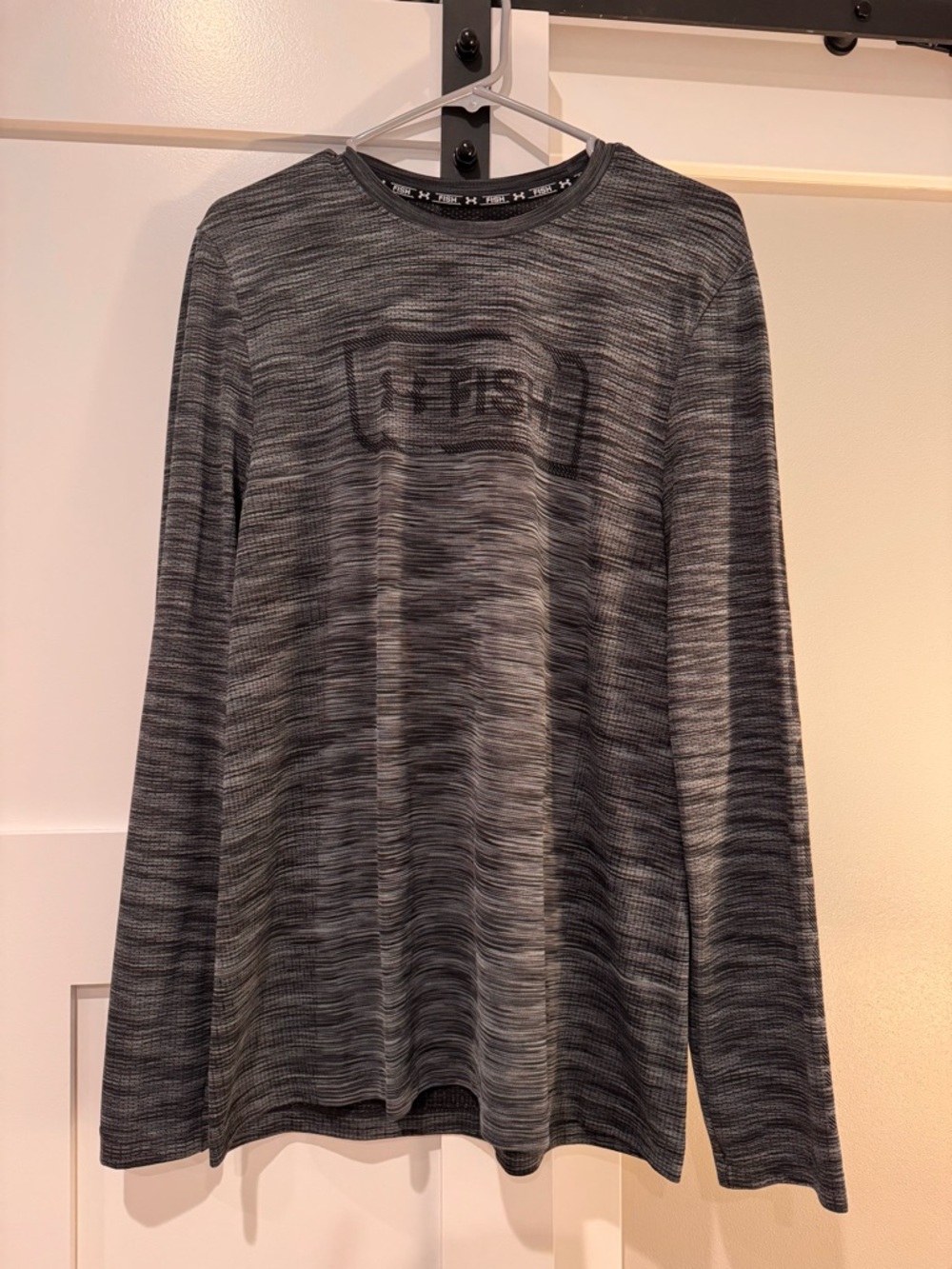 Under Armour Fish Men’s Long Sleeve Heathered Black/Gray Performance Tee